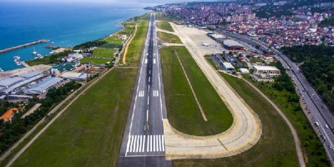 Trabzon Havalimanı'nda pist çatladı, uçuşlar iptal edildi