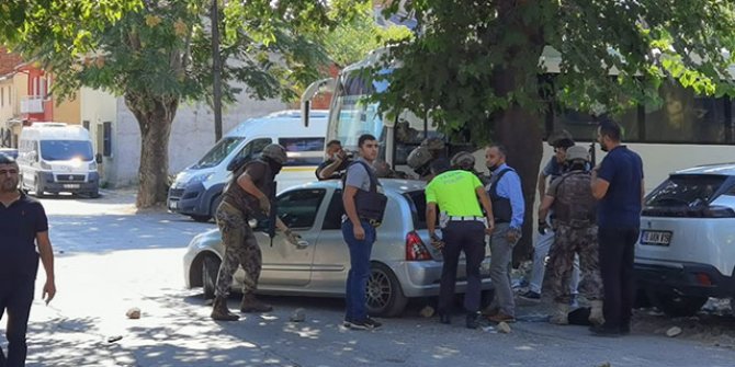 Çaldığı araçtan ateş açıp, polisi yaraladı; teslim olmayıp intihar etti