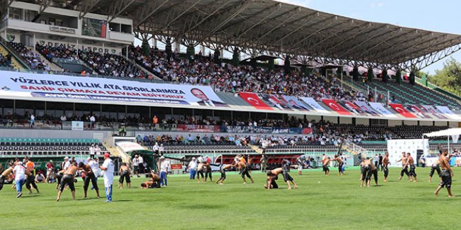 Denizli'de güreş şöleni başladı