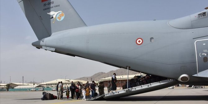 Kabil'deki 229 Türk vatandaşı daha 'uçan kale' ile tahliye edildi