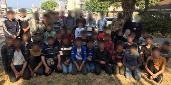 Polisin durdurduğu araçta 50 kaçak göçmen yakalandı