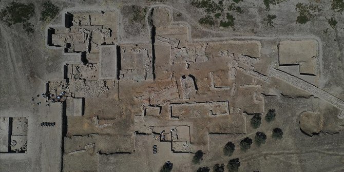 Aydın Tepecik Höyüğü'nde 3500 yıllık 'seramik fırın' bulundu