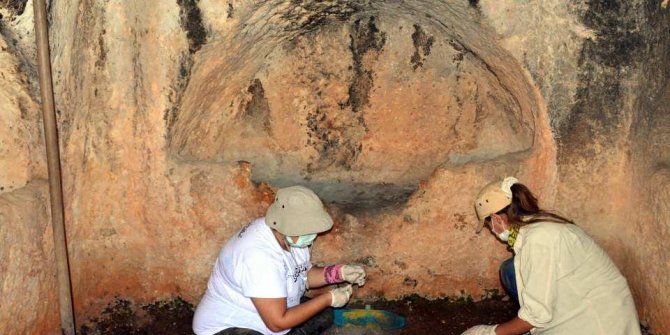 1800 yıllık mezarlar gün yüzüne çıkarılıyor