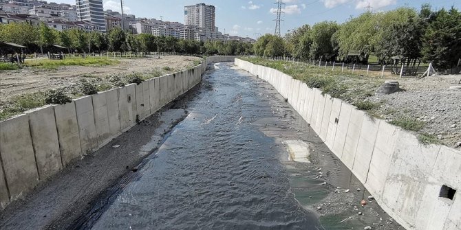 Haramidere'de atıklar nedeniyle koku ve kirlilik oluştu