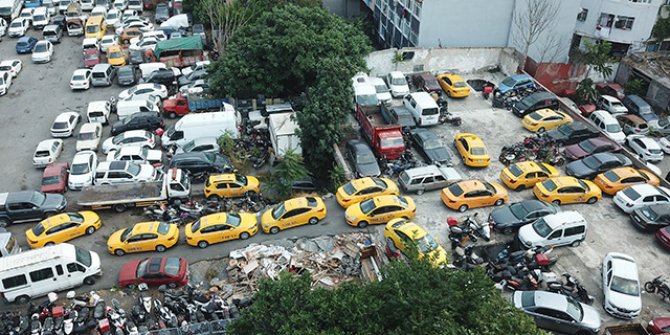 Korkutan görüntü: Yediemin otoparkları taksilerle doldu