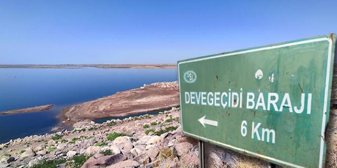 Devegeçidi Barajı'nda sular çekildi