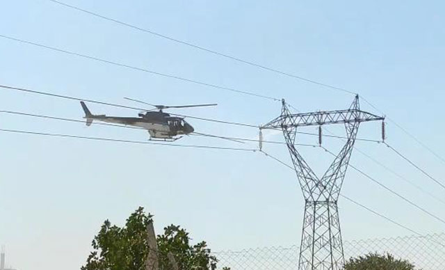 Yüksek gerilim hattı helikopterle temizlendi, vatandaşlar paniğe kapıldı