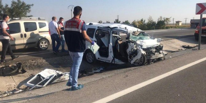 Konya'da feci kaza: Patlayıcı madde yüklü TIR ile kamyonet çarpıştı, çok sayıda ölü var