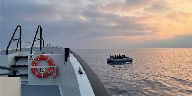 Aydın'da Türk kara sularına geri itilen 40 düzensiz göçmen kurtarıldı