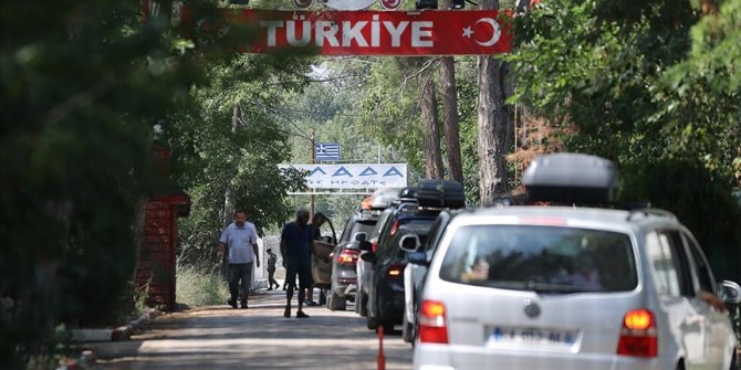 Kapıkule'deki yoğunluk nedeniyle dönüşteki gurbetçiler diğer sınır kapılarına yöneliyor