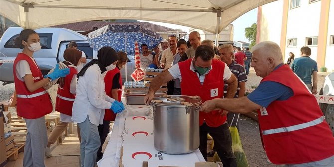 Türk Kızılay selden etkilenen 670 binden fazla kişiye sıcak yemek sağladı