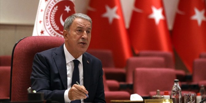 Milli Savunma Bakanı Hulusi Akar Afganistan'dan dönen askerlerle bir araya geldi