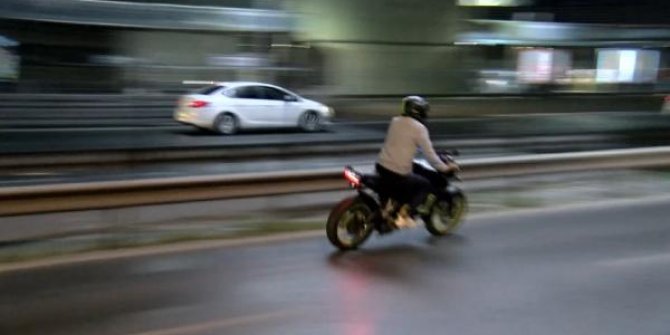 İstanbul'da trafik denetimi: Bir motosiklet sürücüsü böyle kaçtı