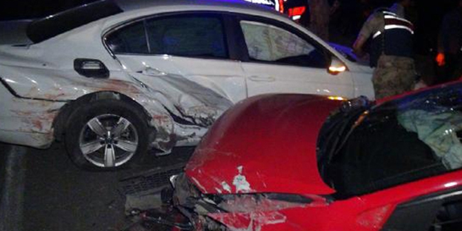 Adıyaman’da iki otomobil çarpıştı: 4 yaralı
