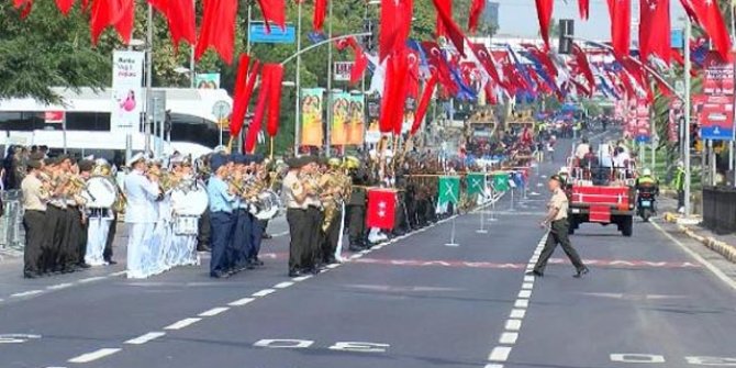 Vatan Caddesi'nde 30 Ağustos Zafer Bayramı provası