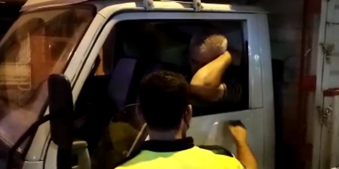 Dur ihtarına uymadı: Sürücü bakın nerede yakalandı