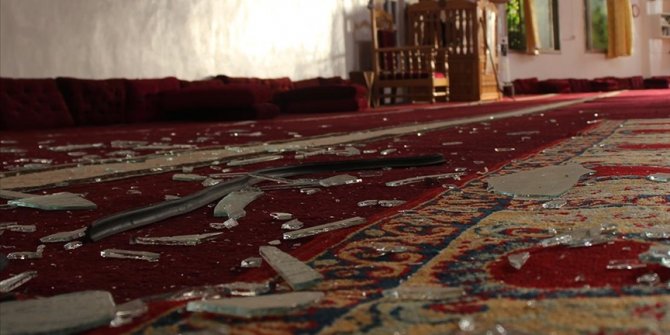 Dera'da kuşattığı mahallede ilerleme girişiminde bulunan Esed rejimi güçleri, camiyi bombaladı