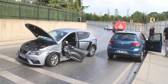 Bakırköy'de iki otomobilin çarpıştığı kazada 3 kişi yaralandı