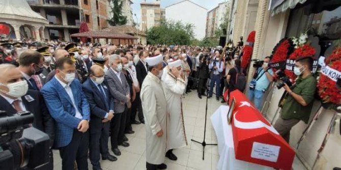 Şehit Uzman Çavuş, gözyaşlarıyla toprağa verildi