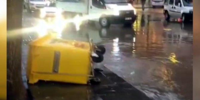 Ankara'da kuvvetli sağanak su baskınlarına neden oldu