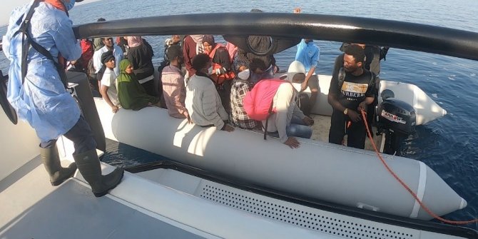 İzmir açıklarında 166 kaçak göçmen kurtarıldı
