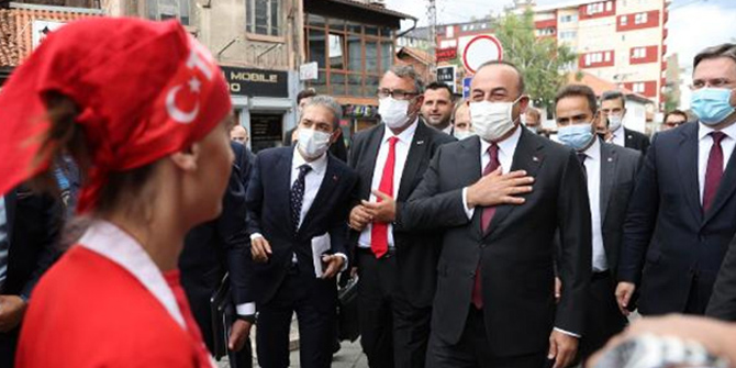 Bakan Çavuşoğlu, Yeni Pazar’da Türk Kültür Merkezi’ni ziyaret etti