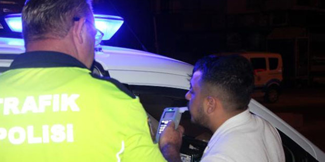 Dur ihtarına uymayan sürücü kaza yaptı, 1.66 promil alkollü çıktı