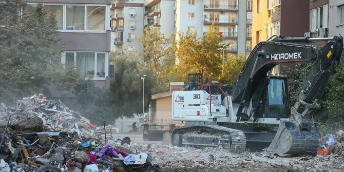 İzmir depreminde yıkılan Rıza Bey Apartmanı'ndaki ölüm ve yaralanmalara ilişkin sanıklar hakim karşısında