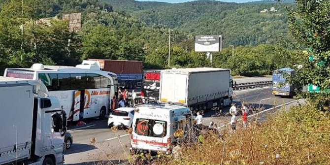 Sakarya'da 7 araç birbirine girdi: 10 yaralı