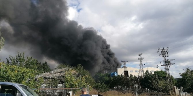 Silivri'de plastik fabrikasında yangın