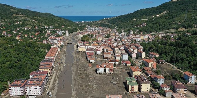Bozkurt'ta ekipler 25 gündür selin izini silmeye çalışıyor