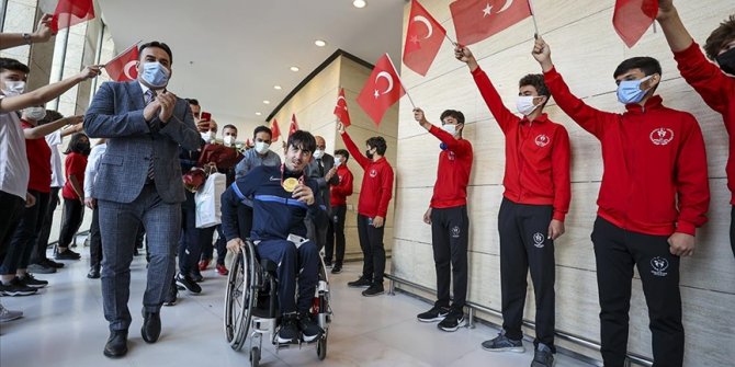 Para milli sporcular Tokyo 2020'yi rekor sayıda madalyayla tamamladı