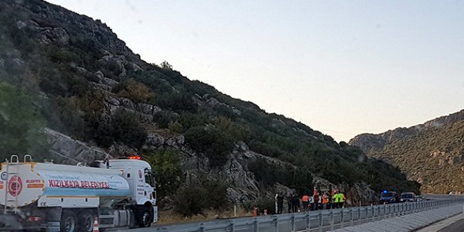 Kayalıklara çarpıp, alev alan otomobilin sürücü öldü