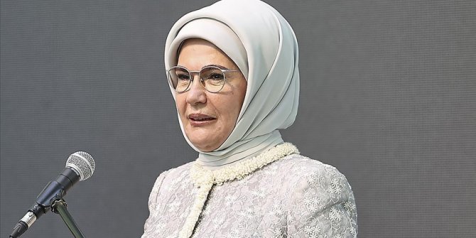 Emine Erdoğan, ders başı yapan öğrencilere başarılar diledi