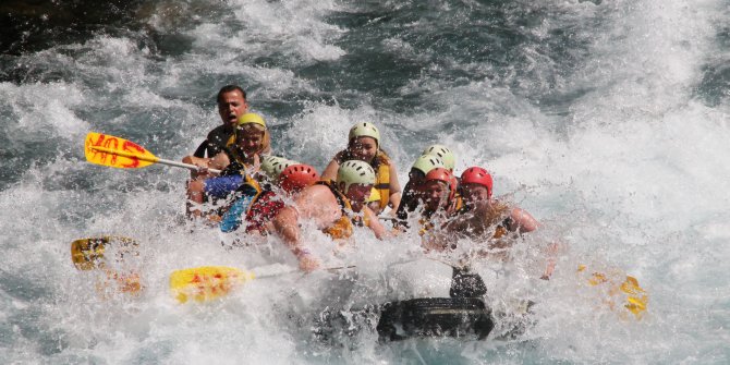 Köprülü Kanyon'da günde 5 bin kişi rafting yapıyor