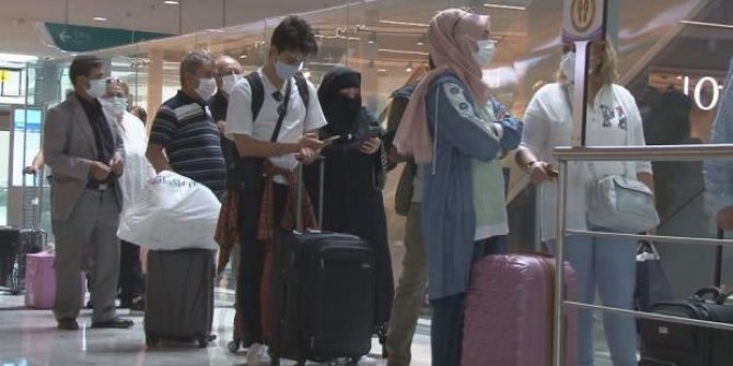 Seyahatte yeni dönem! Çift doz aşı da yetmiyor