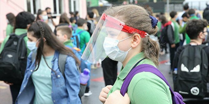MEB'den flaş karar: Kovid-19 hastası ve temaslı öğrencilere mazeret izni