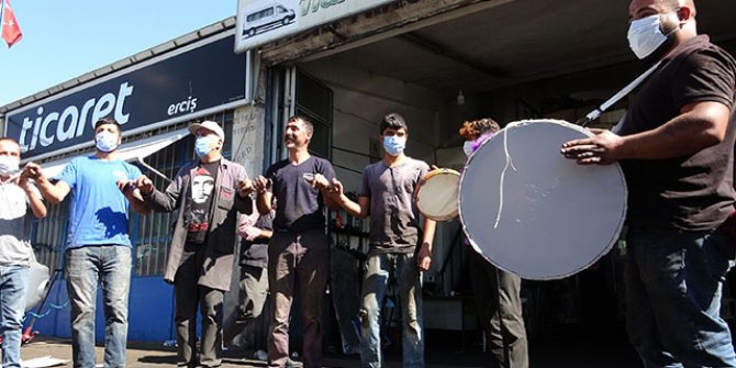 Van'ın mavi kategoriye geçişine 'davul ve tefli' kutlama