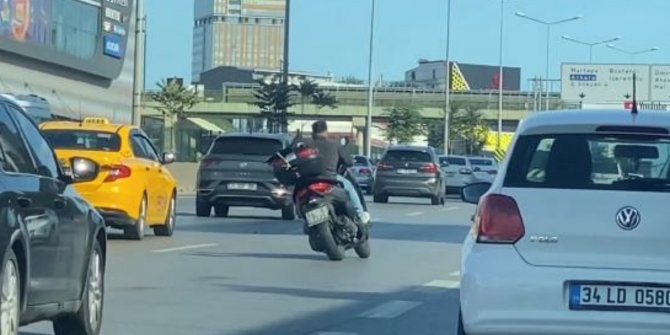 Motosikletiyle tehlikeli dansı
