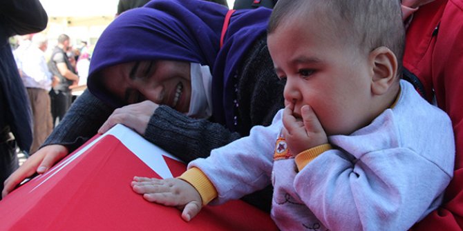 El Bab şehidi Yiğit'e, 6 aylık oğlundan son veda