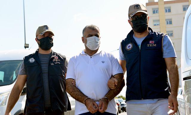 Adana'da firari 2 FETÖ hükümlüsü yakalandı