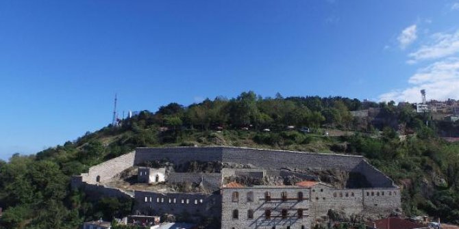 Kızlar Manastırı, piyano resitaliyle ziyarete açıldı