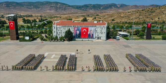 'Terörle mücadele' için yemin eden jandarma komandolar göreve hazır