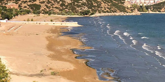 Lağım borusu patladı, Eğirdir Gölü'nü atıklar kapladı