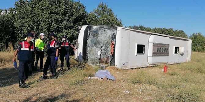 Muğla'da tur otobüsü, öğrenci servisi ile çarpıştı: 1 ölü, 30 yaralı