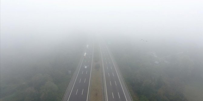 Anadolu Otoyolu'nun Düzce geçişinde sis etkili oluyor