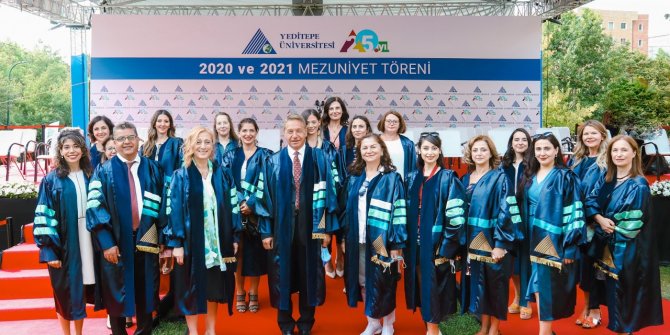 Yeditepe Üniversitesi’nde mezuniyet coşkusu