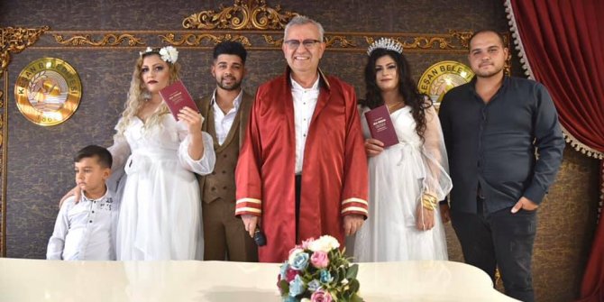 Çifte nikahta kuzenler birbirlerinin şahidi oldu