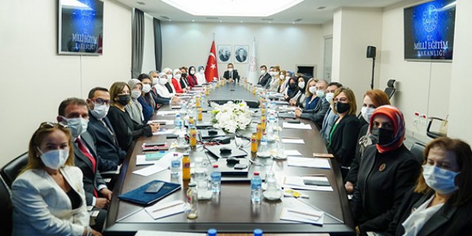 Bakan Özer: Olgunlaşma enstitüleri AR-GE merkezi olacak