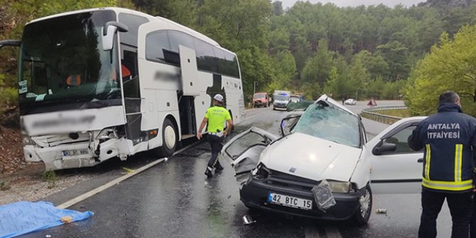 Antalya'da otobüs ile otomobil çarpıştı: 2 ölü, 2 yaralı